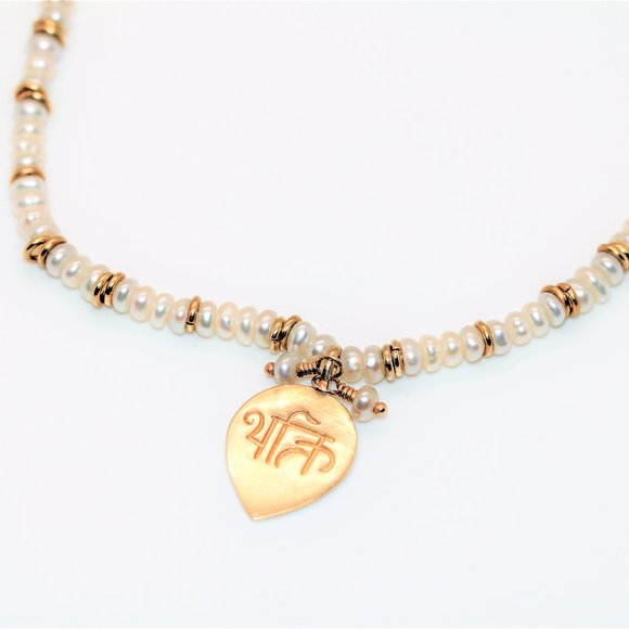 Me&Ro 10K Pearl Devotion Pendant Necklace